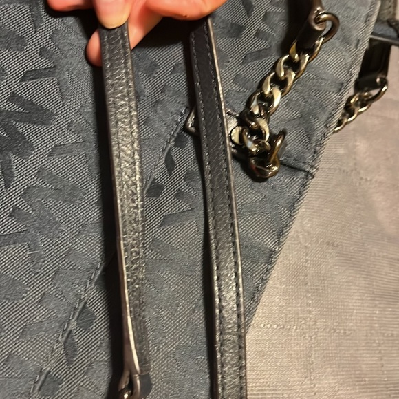 Michael Kors Handbag- authentic - Picture 4 of 9